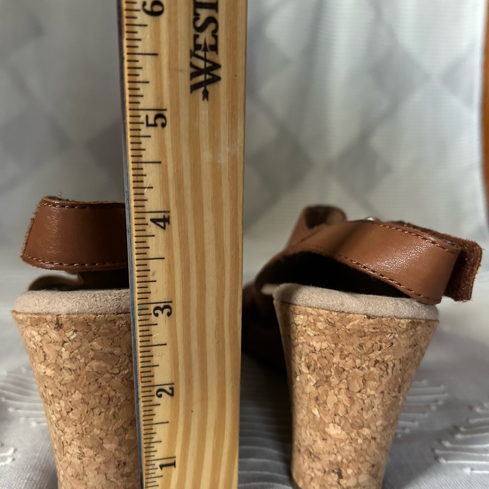 Clarks Tan Leather Wedge Sandals Size 8 - Picture 7 of 8